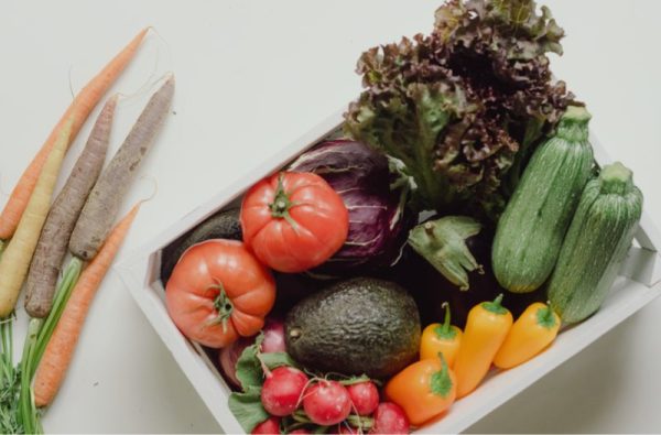 Caja grande de frutas y verduras