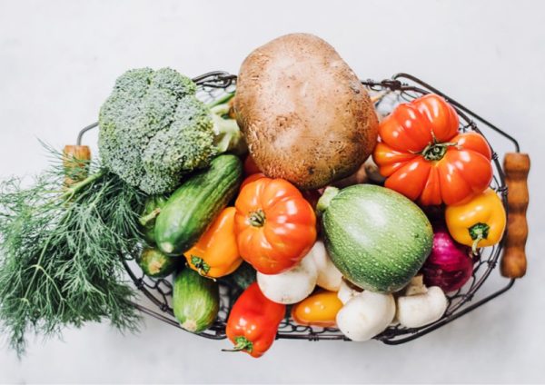 Verduras variadas medida mediana con canasto